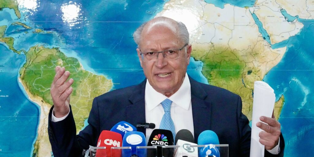 Alckimin diz que há grande preocupação do governo em casos de metanol