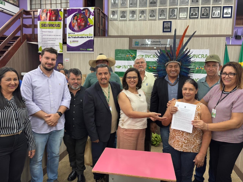 Entrega de títulos de terra marca encerramento do Mutirão da Trabalhadora Rural em Nioaque