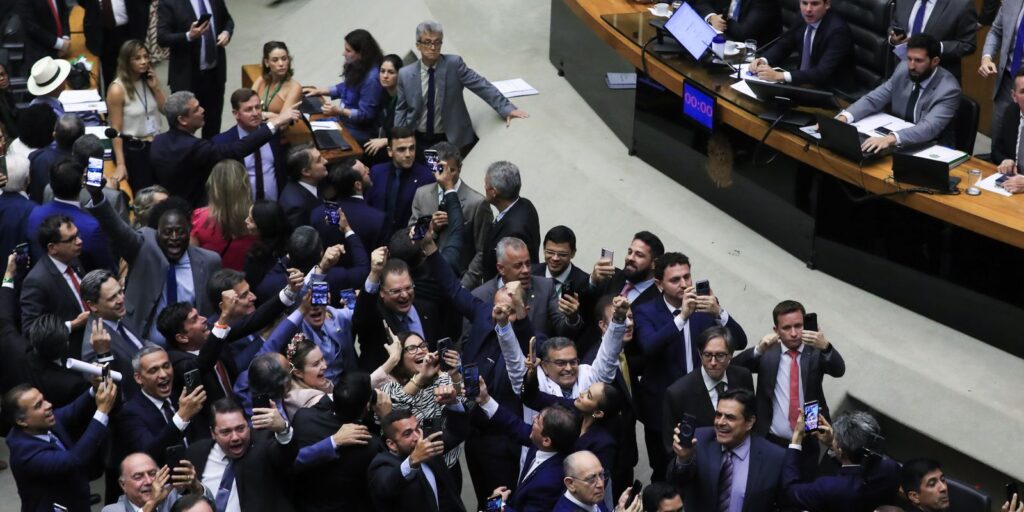 Gleisi Hoffmann sobre a MP do IOF: Ricos não querem pagar impostos
