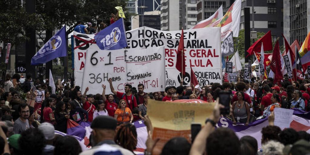 Plebiscito popular sobre taxação dos super-ricos é entregue à Lula