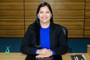 Vereadora solicita informações sobre festas natalinas e cobra melhorias no fornecimento de energia