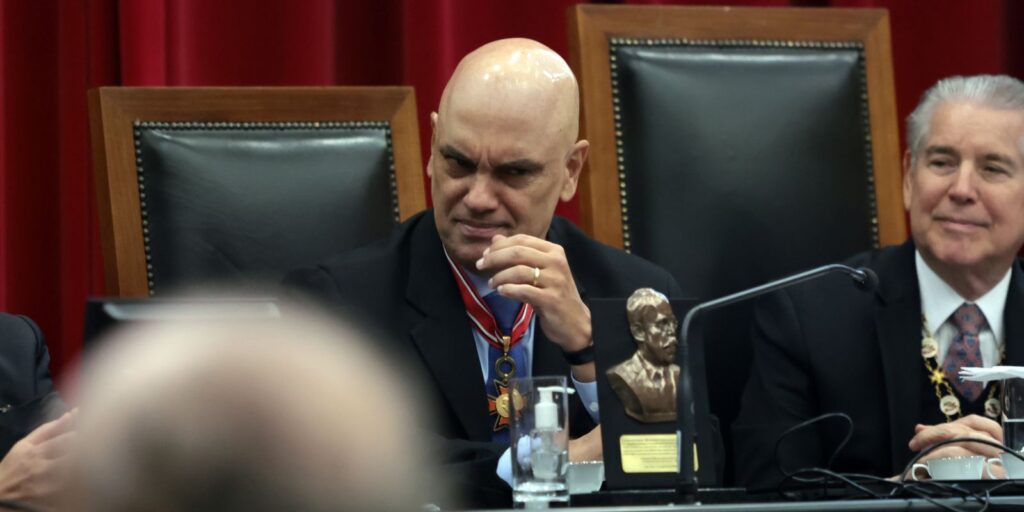 Alexandre de Moraes rejeita pedido de prisão domiciliar de Bolsonaro