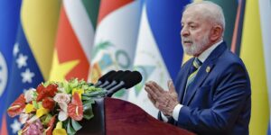 Antes da COP30, Lula participa de cúpula da Celac na Colômbia