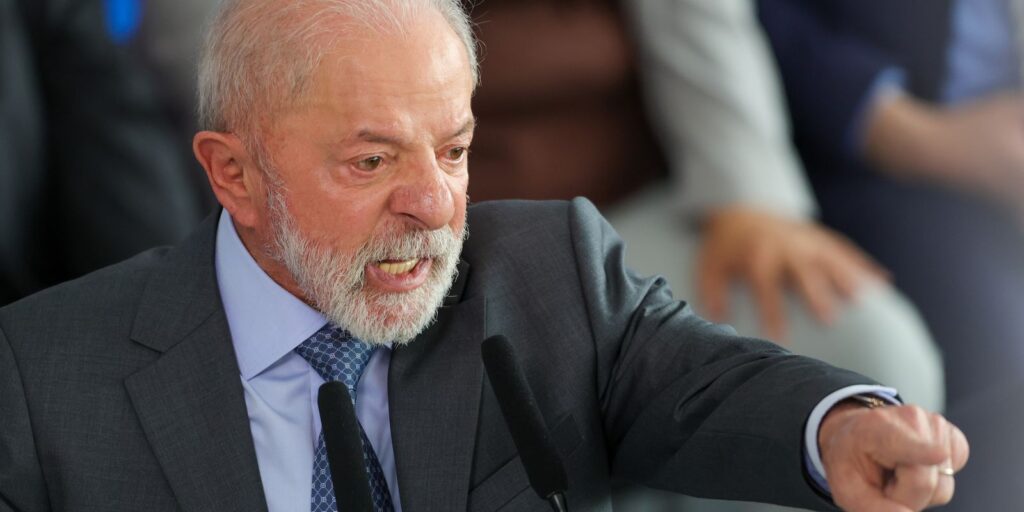 “Brasil deu lição de democracia”, diz Lula sobre prisão de Bolsonaro