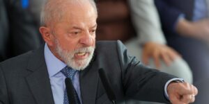 “Brasil deu lição de democracia”, diz Lula sobre prisão de Bolsonaro