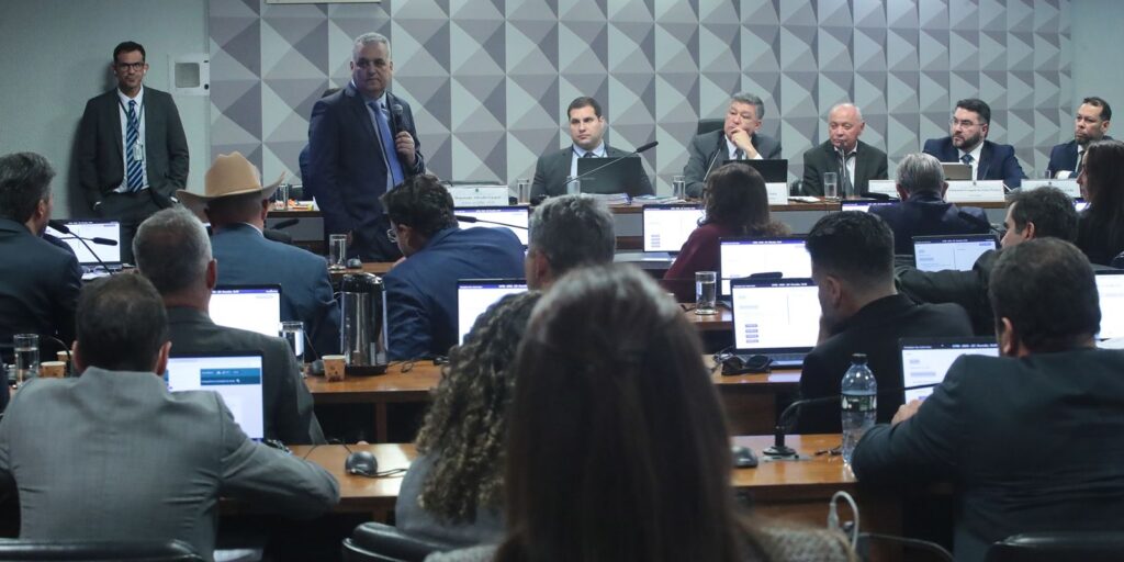 CPMI do INSS aprova mais 5 pedidos de prisão e ouve Onyx Lorenzoni