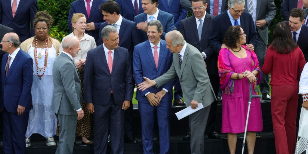 Lula cobra definição política para 2026 em reunião ministerial