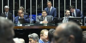 Senado aprova PL que reduz penas de condenados do 8/1 e trama golpista