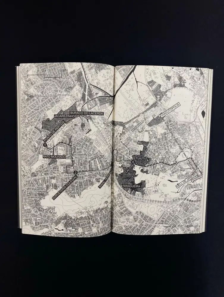 Rio de Janeiro (RJ), 09/01/2026 - Página do livro 474: Jacaré/Copacabana, do autor Gabriel Weber. Foto: Sobinfluencia edições/Divulgação