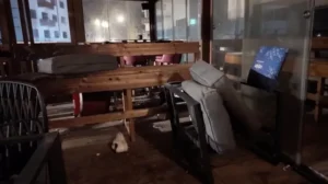 Imagem divulgada pela polícia local mostra terraço do Le Constellacion — acredita-se que incêndio tenha começado em andar inferior